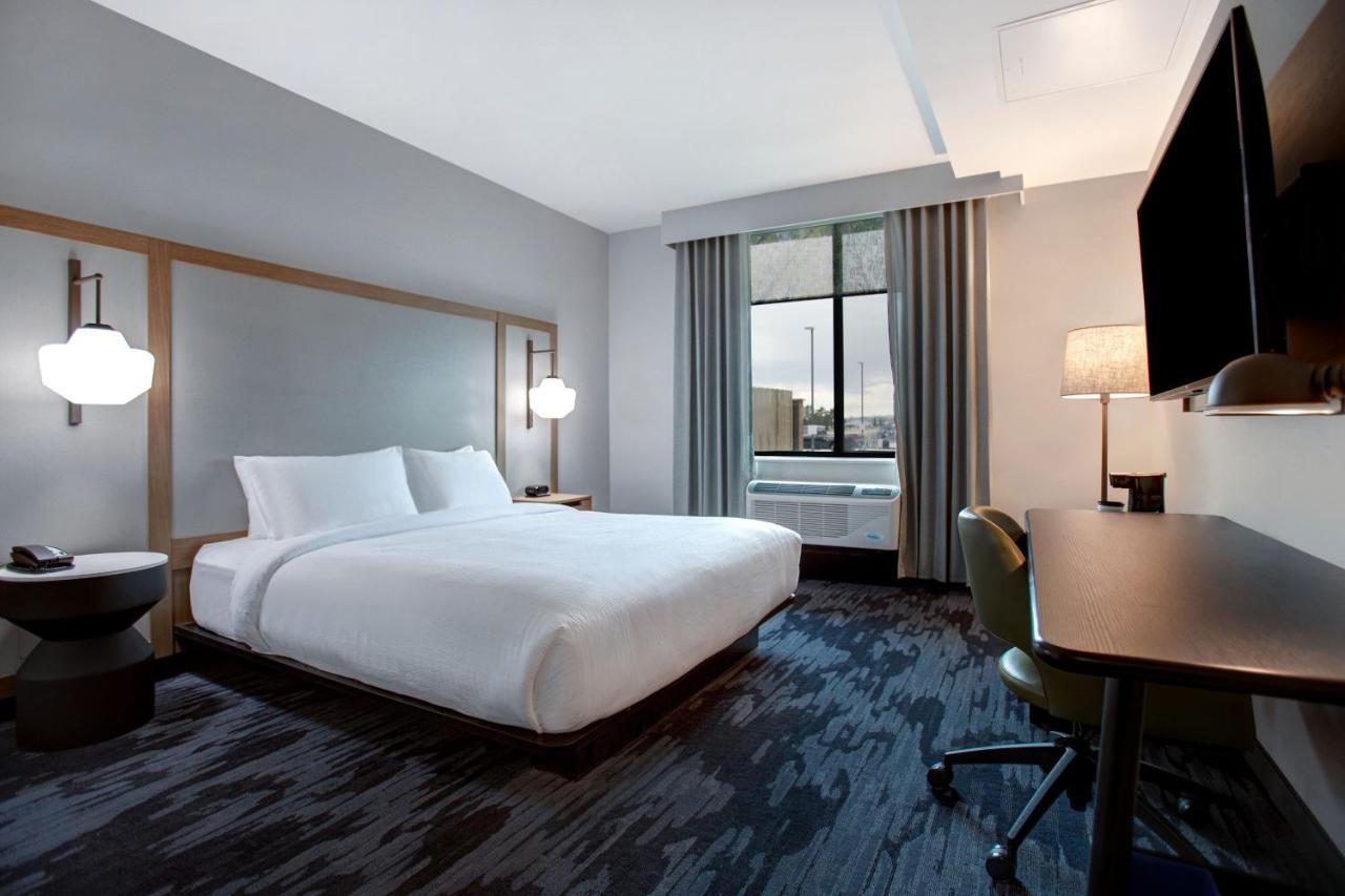 Fairfield By Marriott & Denver Southwest,